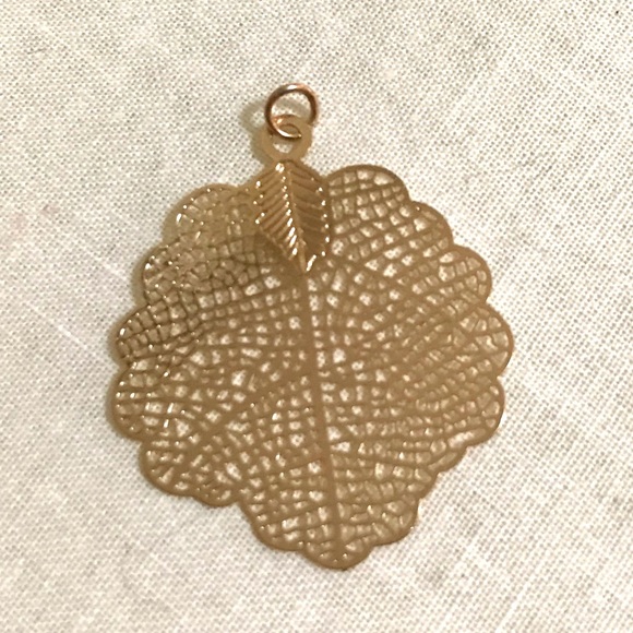 🪴4/$20 Earrings and pendant set - Picture 3 of 4